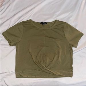 Fashion nova twist crop top🌿